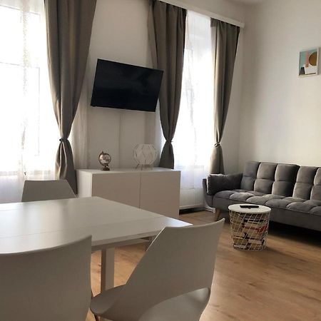 וינה Central Apartment Near Subway Station 2 מראה חיצוני תמונה