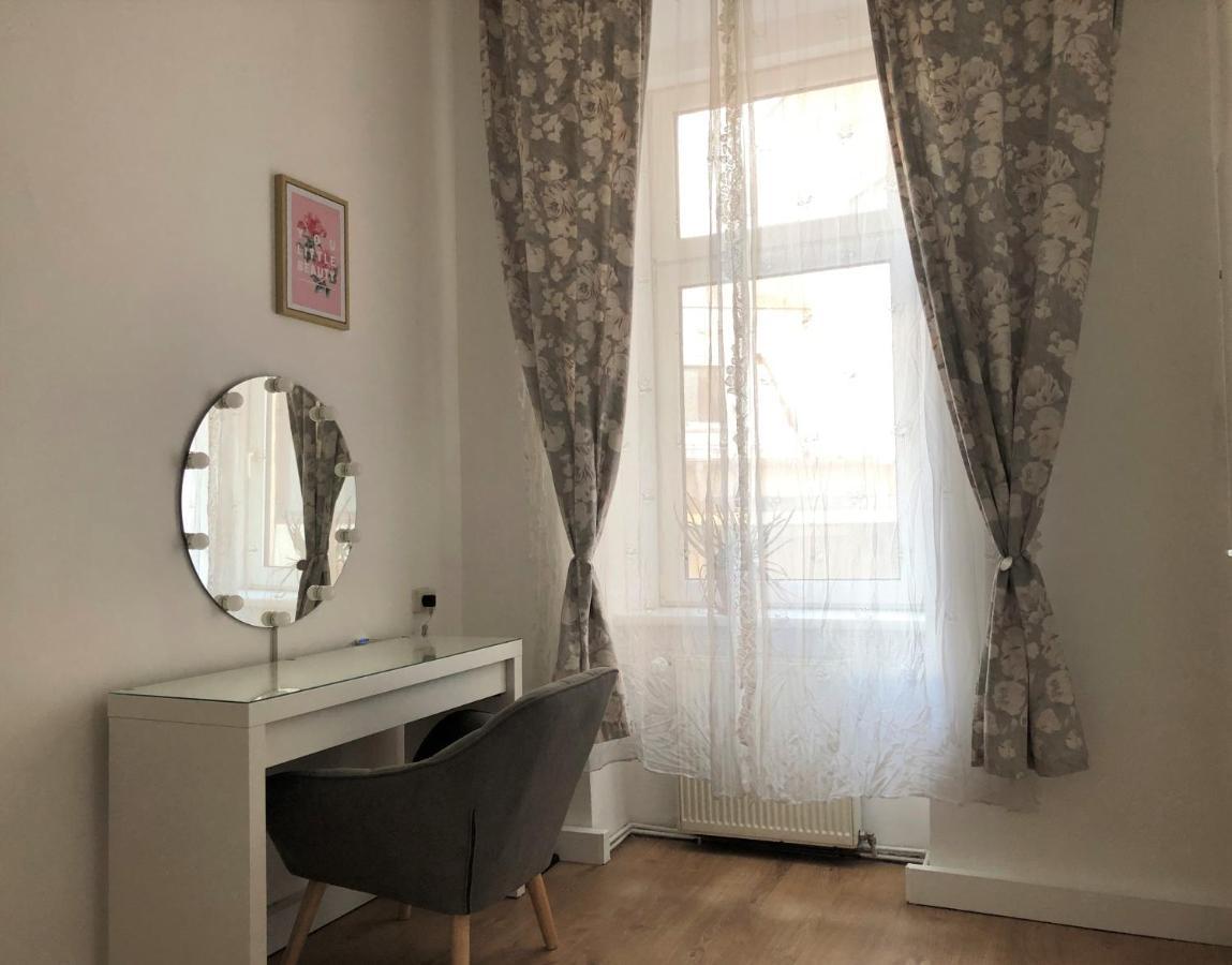 וינה Central Apartment Near Subway Station 2 מראה חיצוני תמונה